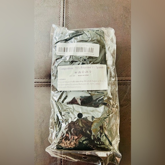 NWT 2 Pair of Thigh High/Over the Knee Black and White Tube Socks w/ 3 Stripes - Picture 12 of 15